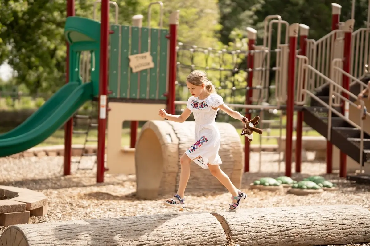 Buffalo-Run-Park-TX-Steel-Playgrounds-Half-Log-Balance-Beam-6HL-001